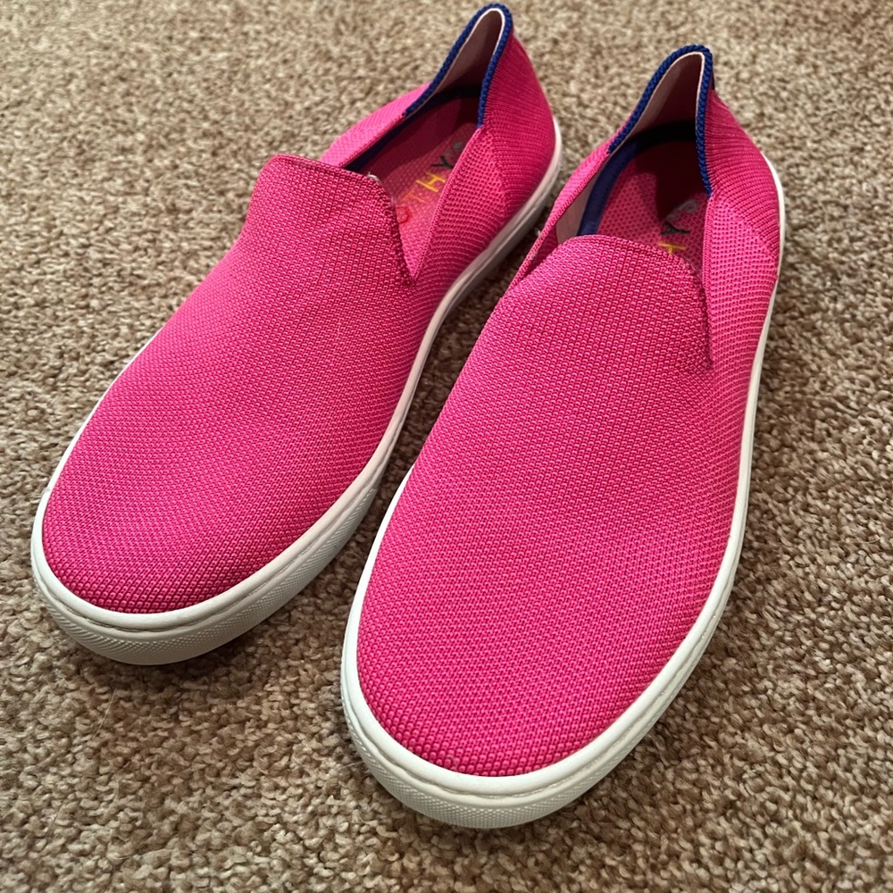 Bubblegum pink Rothy’s sneakers in size 6.